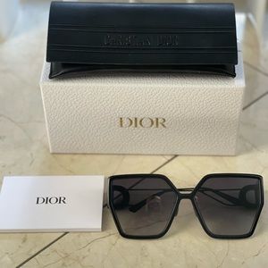 Dior sunglasses,30Montaigne BU